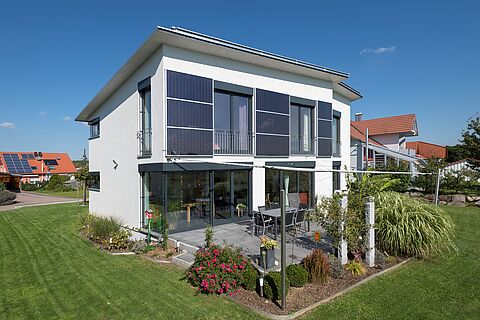 Einfamilienhaus, Solarkollektoren, Putzfassade, Terrasse, Pultdach, Holzhaus